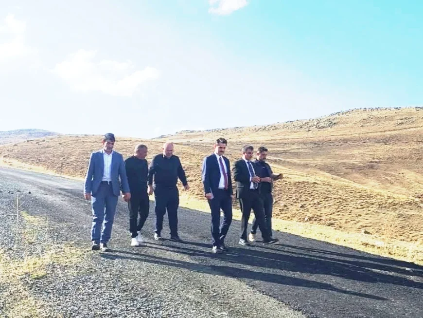 Iğdır İl Özel İdaresi'nden Tuzluca'da Sıcak Asfalt İncelemesi Iğdır İl Özel İdaresi Genel Sekreteri Yüksel Kasım Çarman, Tuzluca Kaymakamı Abdüllatif Yılmaz ile birlikte Tuzluca ilçesinde devam eden sıcak asfalt çalışmalarını yerinde inceledi.