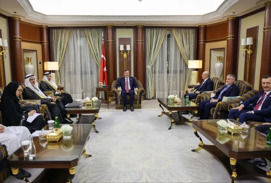 Cevdet Yılmaz, Suudi Arabistan Yatırım Bakanı ile Görüşme Gerçekleştirdi