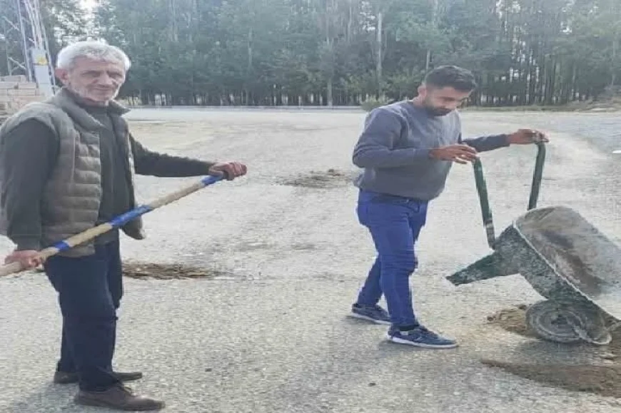 Iğdırlı Şoförler Çukurlara İsyan Etti: Bozuk Yolları Kendi İmkanlarıyla Toprakla Doldurdular!