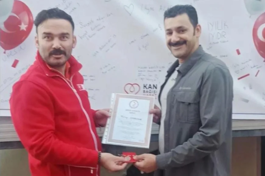 25 Kez Kan Bağışında Bulunan Tolga Sarıcan’a Kızılay’dan Gümüş Madalya