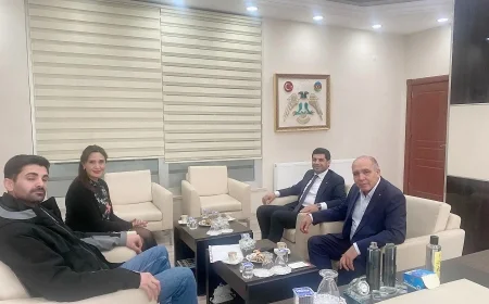 Iğdırlı yapımcı Nihat Taştan, Iğdır Ticaret ve Sanayi Odası Yönetim Kurulu Başkanı Kamil Arslan’ı makamında ziyaret etti