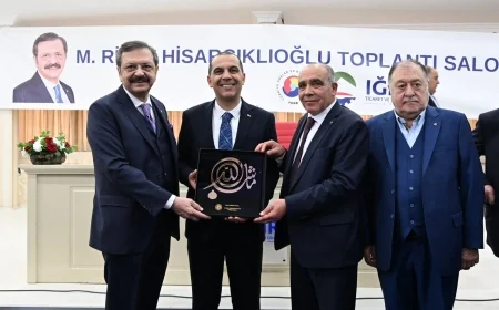 Rıfat Hisarcıklıoğlu’ndan Iğdır Ticaret ve Sanayi Odası’ya Ziyaret: Iğdır’ın Ekonomik Potansiyeli Masaya Yatırıldı
