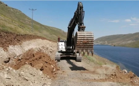 Iğdır İl Özel İdaresi’nden Tuzluca’da Ulaşım Hamlesi: Karacaören Grup Köy Yolu Genişletiliyor