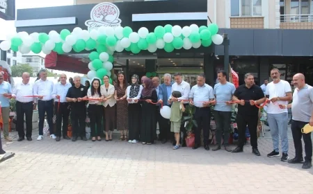 IĞDIR TSO YÖNETİMİ, ELMA AĞACI PASTANE & CAFE’NİN 3. ŞUBE AÇILIŞINA KATILDI