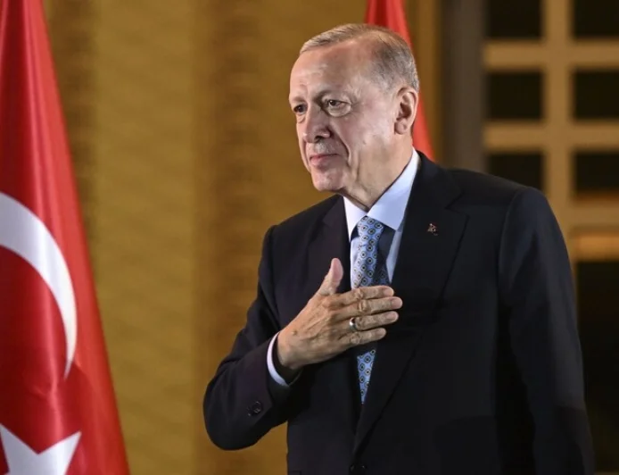 TAHİR KAVRİ’DEN DİKKAT ÇEKEN ÇIKIŞ: “GEÇMİŞİN ACILARINI UNUTMADIK, GELECEĞE GÜVENLE BAKIYORUZ”